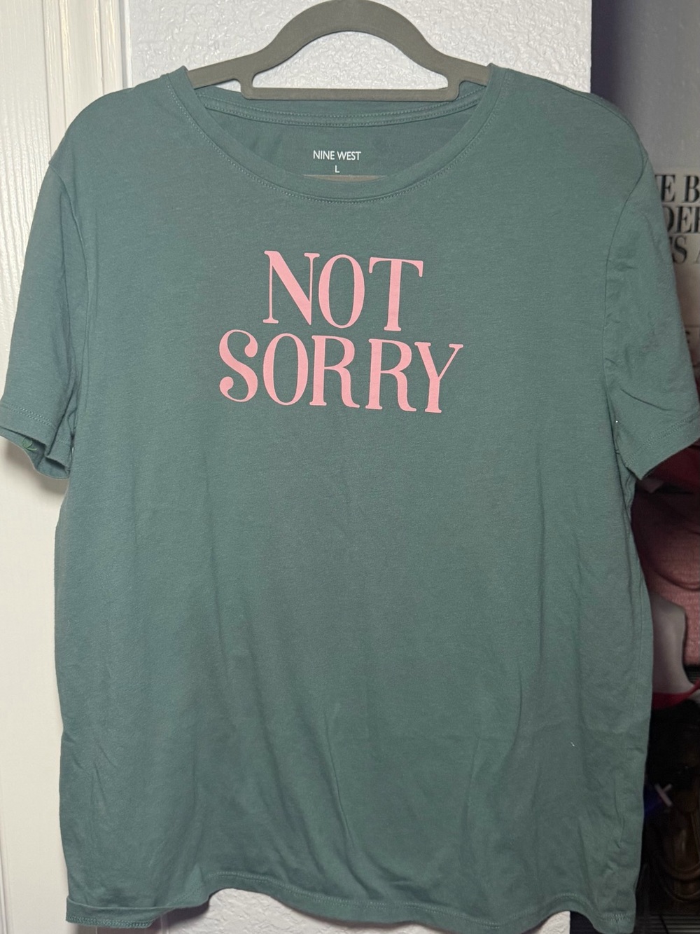 Nine West Womens Green Graphic Tee – Not Sorry